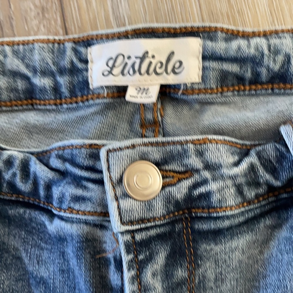 Distressed jeans - Picture 2 of 9